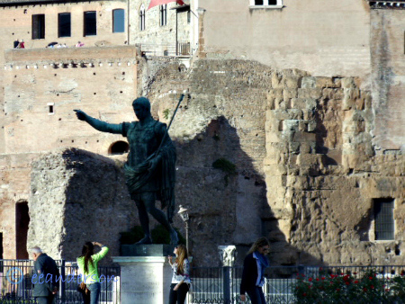 statue in Rome pointing 